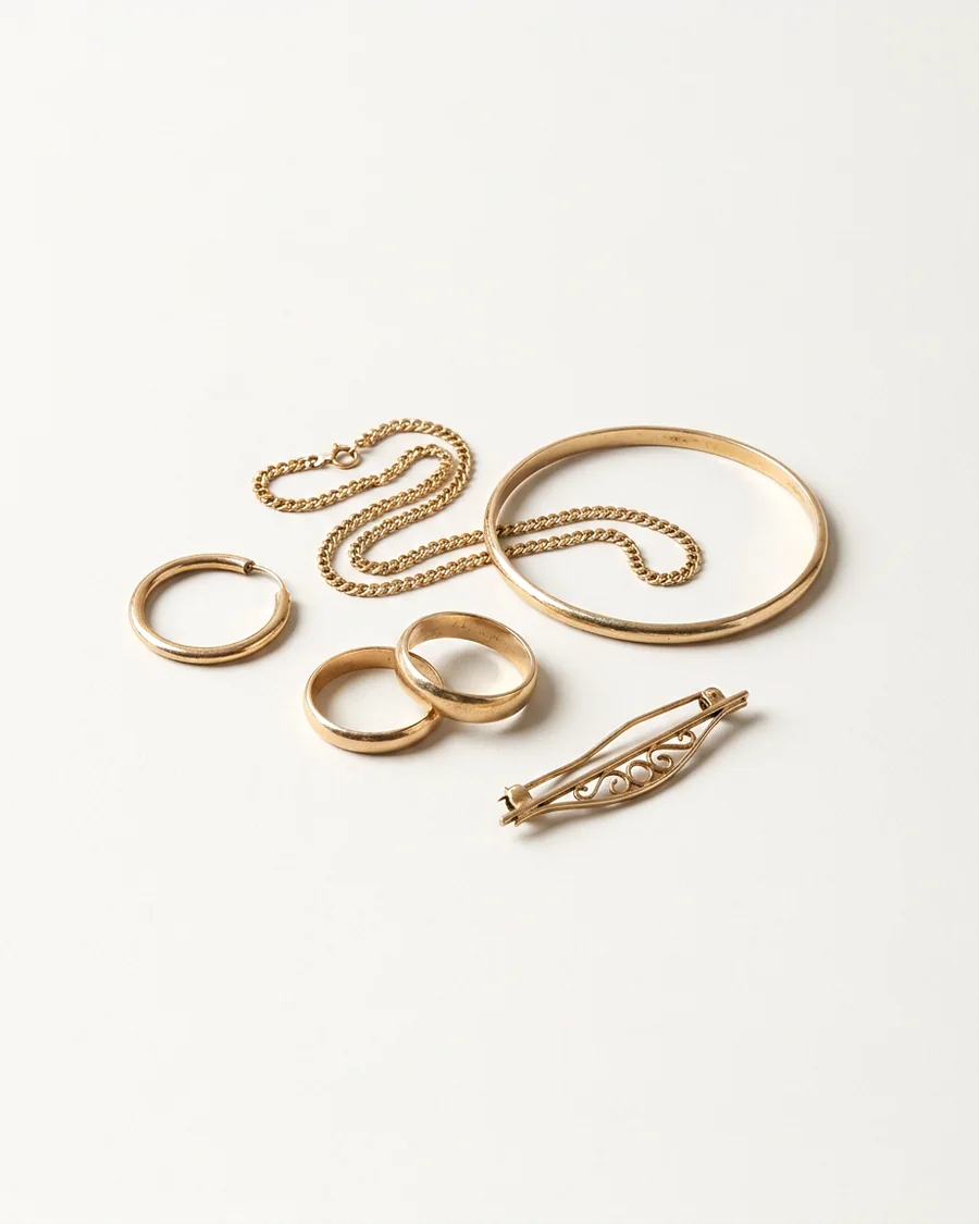 Goldschmuck: Ringe, Ketten und ein Armband